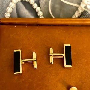 Cufflink gold and onyx